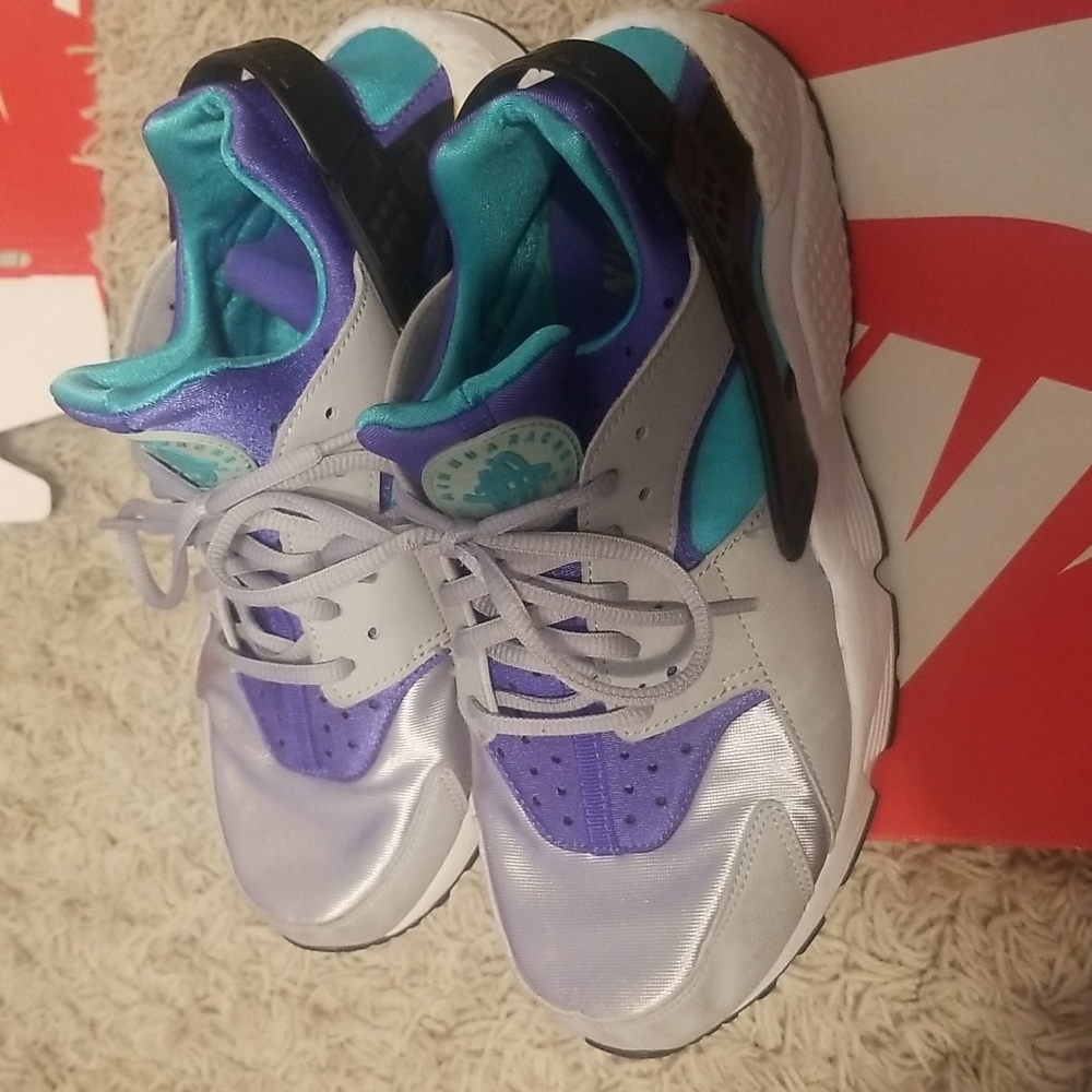 Nike - Picture 2 of 3